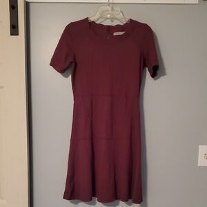 Athleta burgundy knit dress with short sleeves and crew neckline